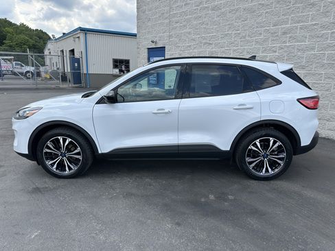 Certified 2022 Ford Escape SE w/ SE Sport Appearance Package AWD/4WD image 4