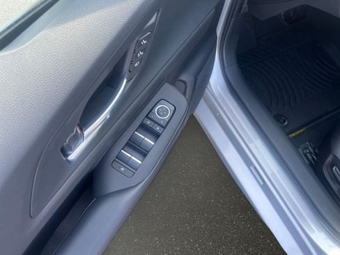 New 2026 Toyota Prius Plug-In Hybrid FWD image 7