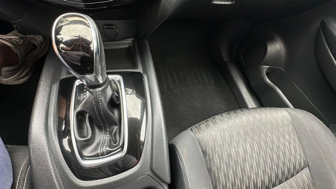 Used 2017 Nissan Rogue SV w/ SV Premium Package AWD/4WD image 45