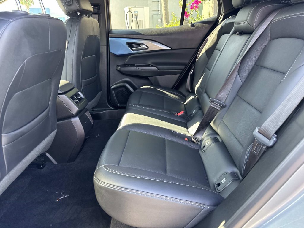 Used 2024 Chevrolet Equinox EV LT FWD image 17
