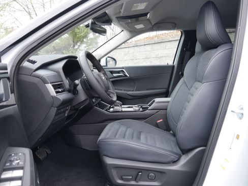 New 2026 Mitsubishi Outlander SE AWD/4WD image 12