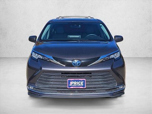 Used 2023 Toyota Sienna XLE image 2