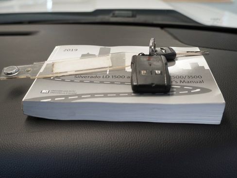 Used 2019 Chevrolet Silverado 1500 Custom w/ Custom Convenience Package image 34