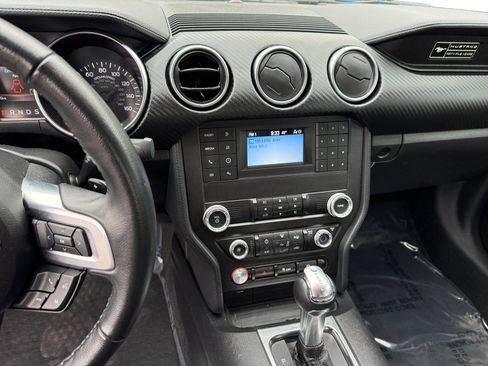 Used 2020 Ford Mustang Coupe image 12