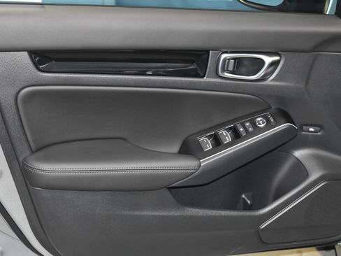 Used 2025 Honda Civic Sport Touring image 4