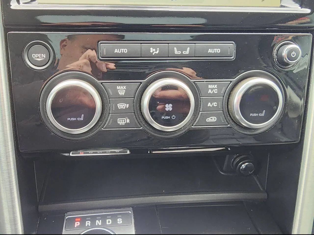 Used 2019 Land Rover Discovery HSE AWD/4WD image 23
