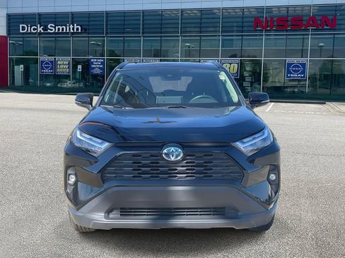 Used 2022 Toyota RAV4 XLE Premium image 2
