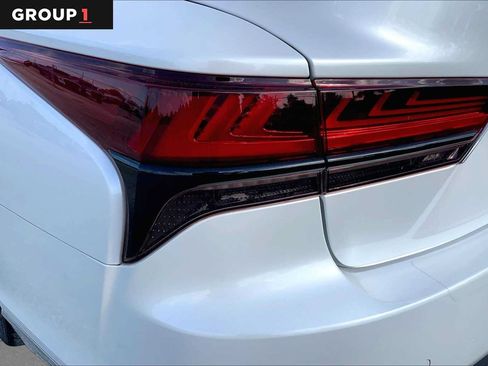Certified 2021 Lexus LS 500 w/ Accessory Package (Z2) RWD image 28