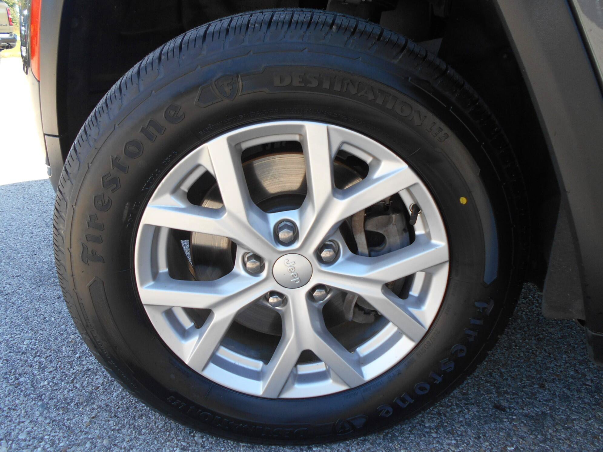 Certified 2023 Jeep Grand Cherokee L Limited AWD/4WD image 12