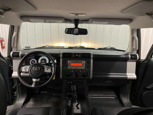 Used 2014 Toyota FJ Cruiser 2WD w/ Convenience Package image 27