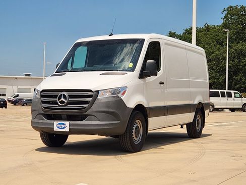 Used 2023 Mercedes-Benz Sprinter 2500 image 3