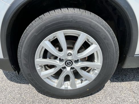 Used 2020 Nissan Rogue SV AWD/4WD image 12