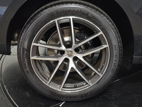 Certified 2025 Porsche Macan AWD/4WD image 29