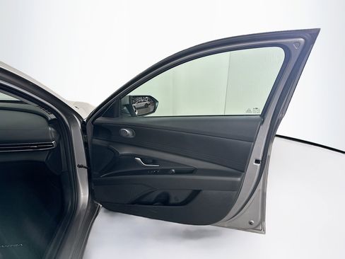 Used 2023 Hyundai Elantra SEL FWD image 30