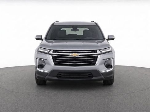 Used 2023 Chevrolet Traverse Premier FWD image 2