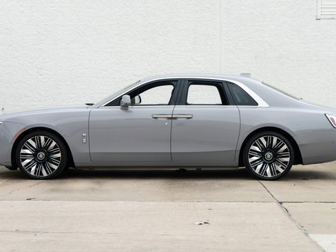 Used 2025 Rolls-Royce Ghost image 8
