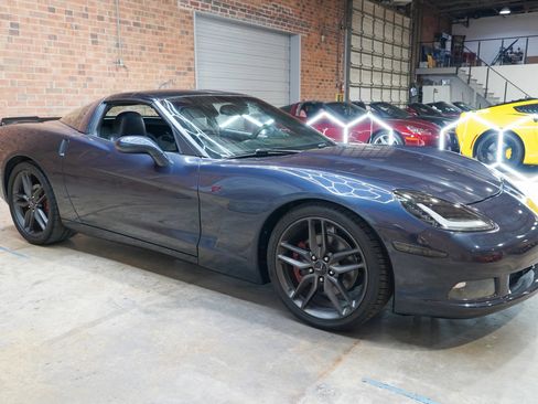 Used 2013 Chevrolet Corvette Coupe w/ Battery Protection Package RWD image 2