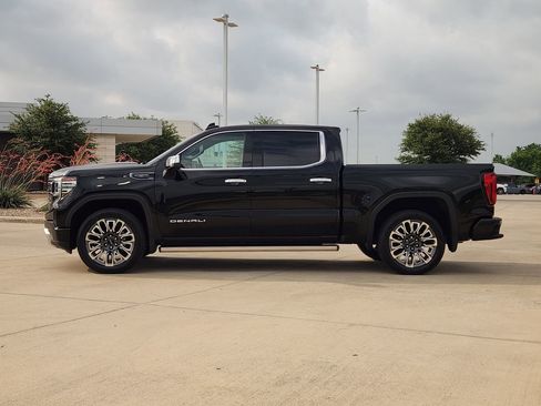 Used 2023 GMC Sierra 1500 Denali Ultimate AWD/4WD image 4