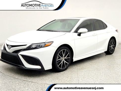 Used 2024 Toyota Camry SE w/ Convenience Package image 1