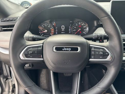 Used 2025 Jeep Compass Limited AWD/4WD image 29