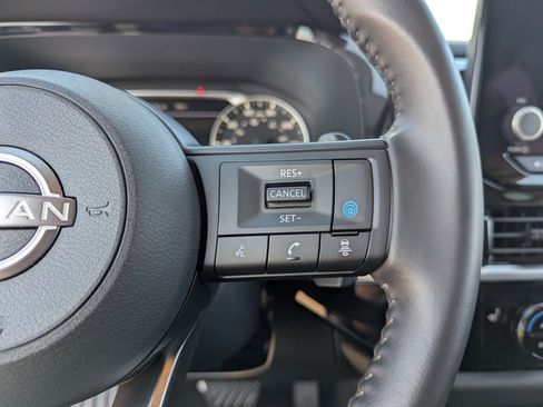 Used 2025 Nissan Pathfinder SV image 28