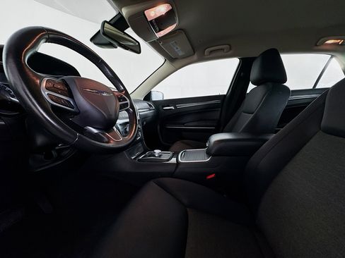 Used 2020 Chrysler 300 Touring image 21