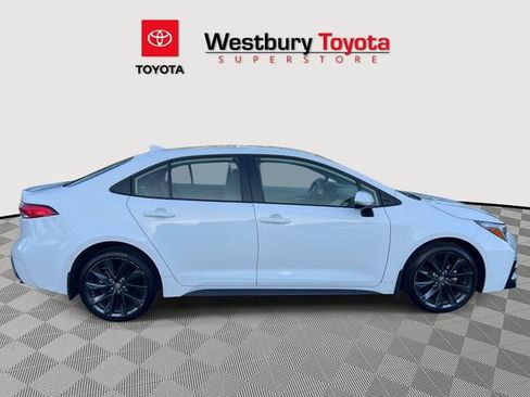Used 2024 Toyota Corolla SE FWD image 3