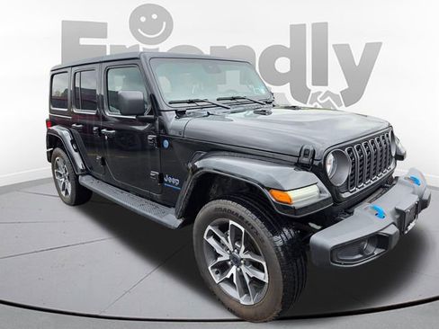 Used 2024 Jeep Wrangler Unlimited w/ Convenience Group AWD/4WD image 3