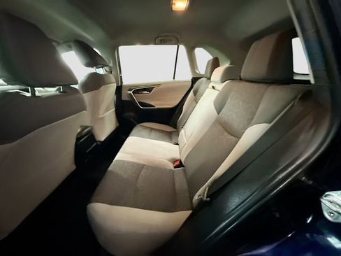 Used 2021 Toyota RAV4 XLE image 23
