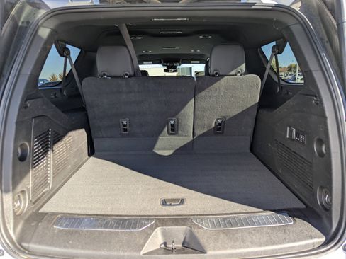 Used 2023 Chevrolet Suburban Premier image 34