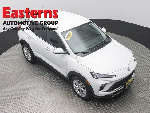 Used 2024 Buick Encore GX Preferred FWD image 3