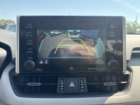 Used 2020 Toyota RAV4 Limited FWD image 19