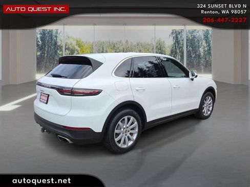 Used 2022 Porsche Cayenne AWD/4WD image 5
