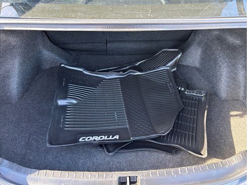 Used 2017 Toyota Corolla LE image 34