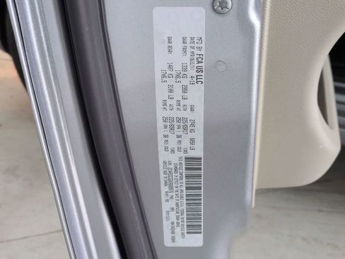 Used 2019 Dodge Grand Caravan SXT w/ Driver Convenience Group image 35