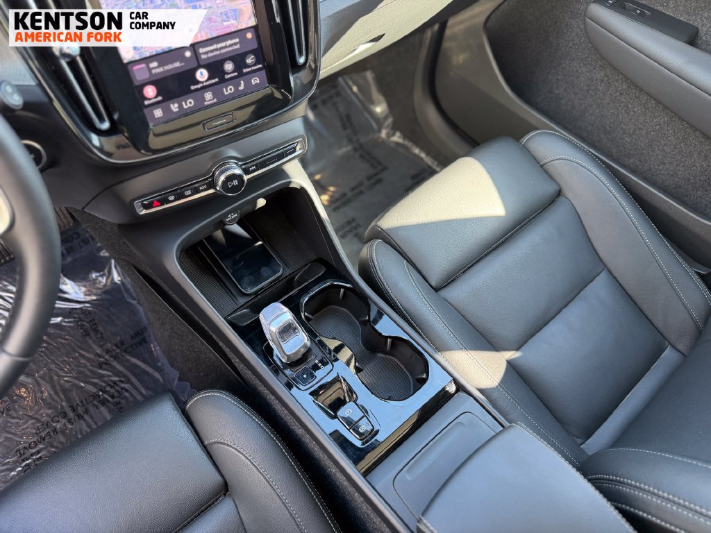 Used 2025 Volvo XC40 B5 Plus AWD/4WD image 23