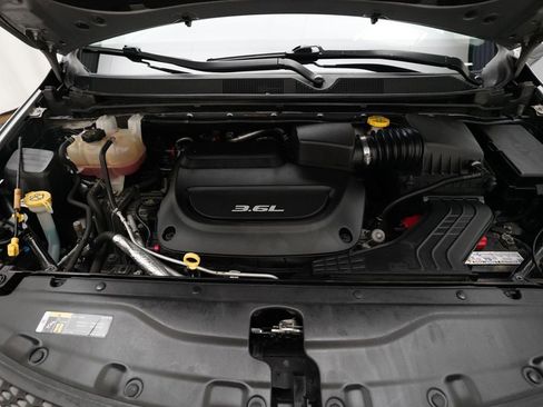 Used 2018 Chrysler Pacifica Touring-L image 3