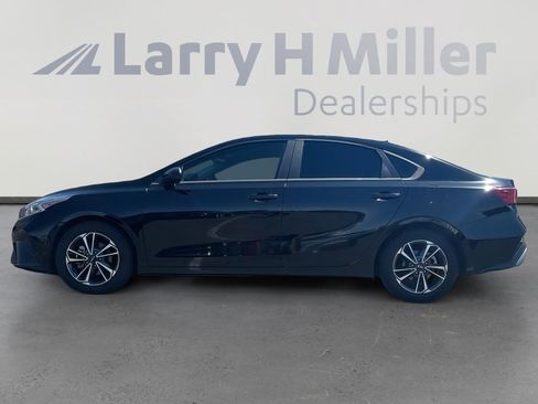 Used 2022 Kia Forte LXS FWD image 3