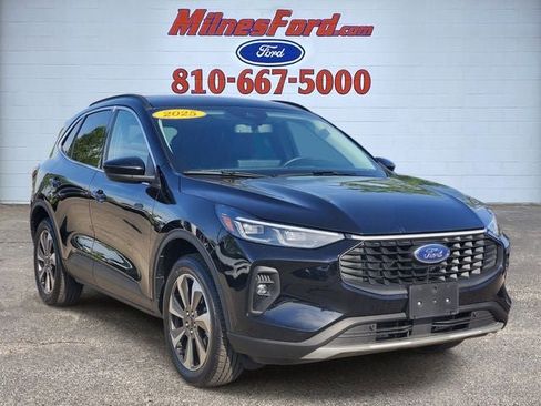 Used 2025 Ford Escape Platinum AWD/4WD image 2