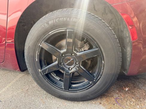 Used 2019 Chrysler Pacifica Limited w/ Tire & Wheel Group FWD image 8