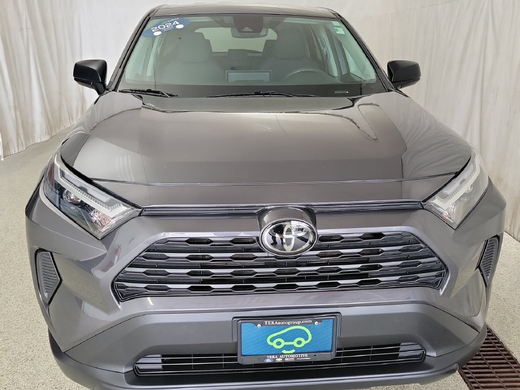 Used 2024 Toyota RAV4 LE AWD/4WD image 3