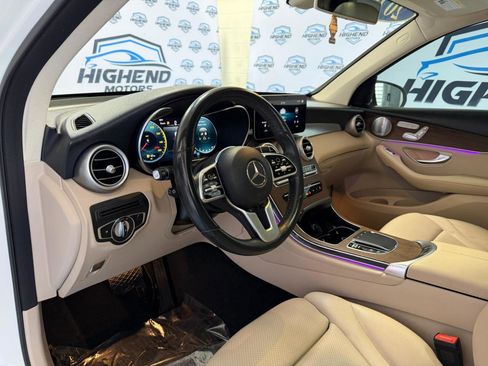 Used 2020 Mercedes-Benz GLC 300 4MATIC w/ Premium Package image 17