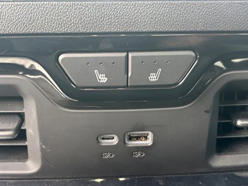 Used 2024 GMC Sierra 1500 AT4 w/ Technology Package image 6