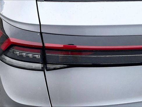 Used 2025 Volkswagen Taos SE image 26