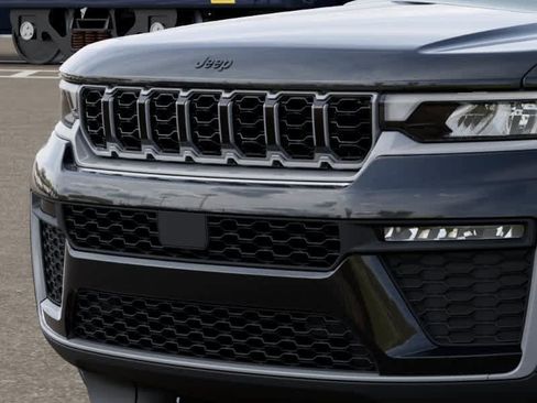 New 2026 Jeep Grand Cherokee Limited w/ Limited Altitude Package AWD/4WD image 32