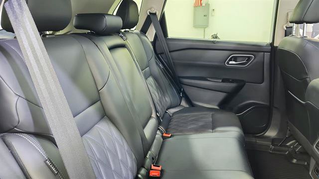 Certified 2024 Nissan Rogue Platinum w/ Platinum Premium Package FWD image 33
