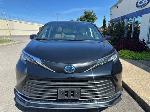 Used 2022 Toyota Sienna XLE FWD image 9