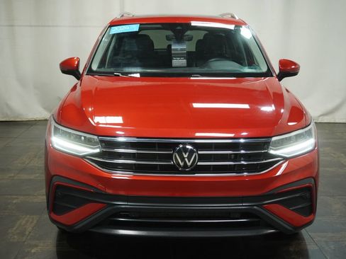 Certified 2024 Volkswagen Tiguan SE w/ Panoramic Sunroof Package AWD/4WD image 8