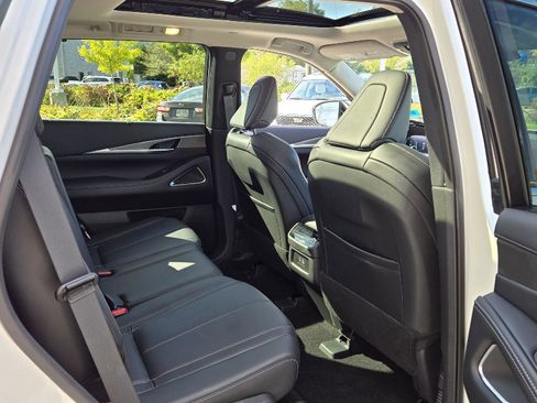 Certified 2025 INFINITI QX60 Luxe image 19