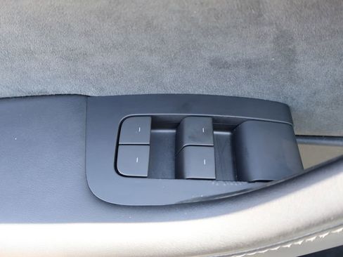 Used 2024 Tesla Model Y Long Range AWD/4WD image 38